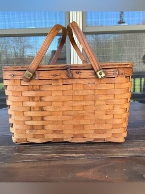 Vintage 1940’s Woven Picnic/Pie Basket Double Wood Handles Hinged Lid
